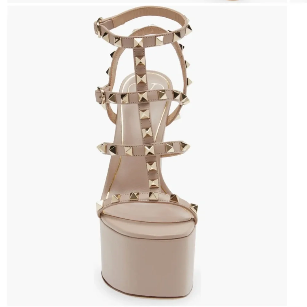 NIB $1270 Valentino Garavani Rockstud Platform Sandal in Poudre - size 42 /12